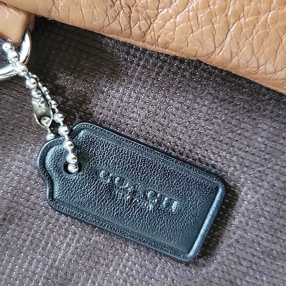 COACH LEATHER WRISTLET - Picture 3 of 9